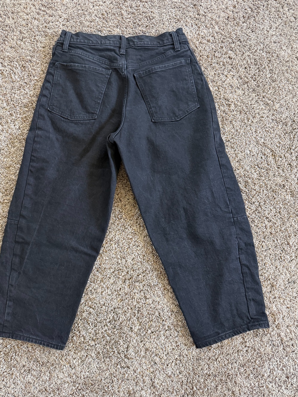 Old Navy Black High-Waisted Barrel
Ankle Jeans - Picture 6 of 6